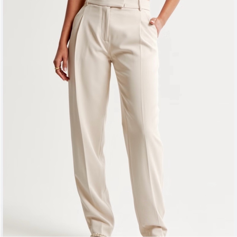 Abercrombie & Fitch Low Rise Taper Pant - Picture 2 of 5
